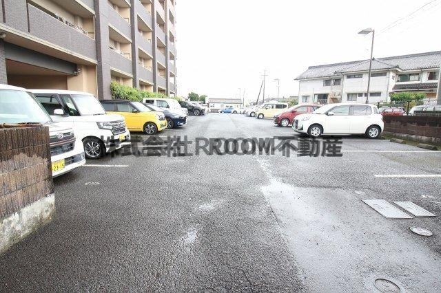 サンパーク年見町ネクシアの駐車場|カースペースがあります