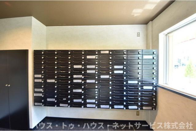 クレセントコート柏のエントランス