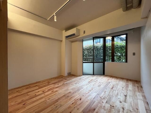 インペリアル赤坂フオーラムの居間・リビング