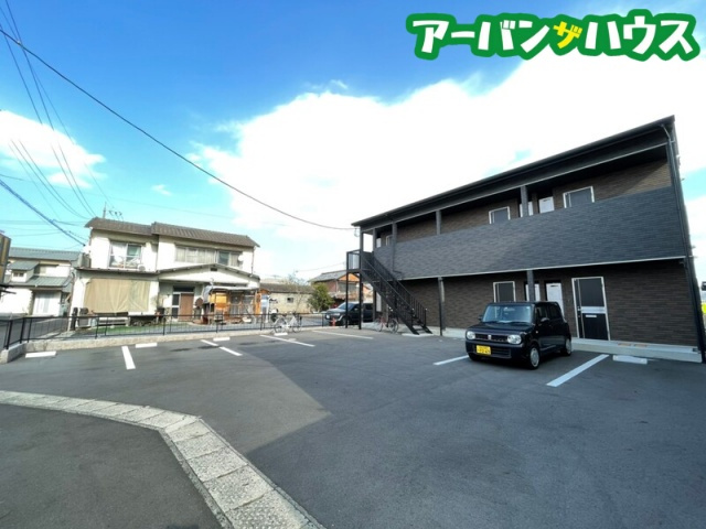 ボヌールEASTの駐車場