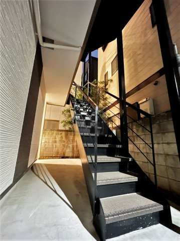 新宿区中落合３丁目のアパートのエントランス