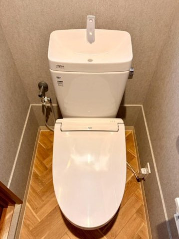 安倉南4丁目のトイレ|2026年6月　トイレ新調
窓があるトイレは、明るく換気も安心