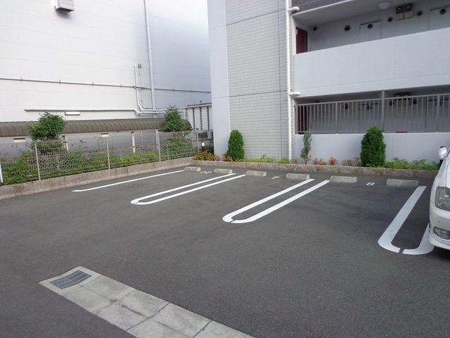 ヴォワ　ラクテ　ノースの駐車場
