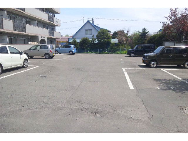 エスポワールの駐車場