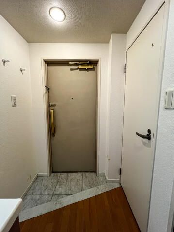 スカイコート早稲田壱番館の玄関