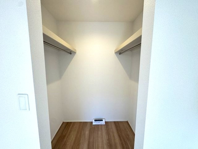 グラファーレ前橋市朝日が丘町　1号棟の収納|【イメージ画像】２階洋室1収納です。ウォークインクローゼットです