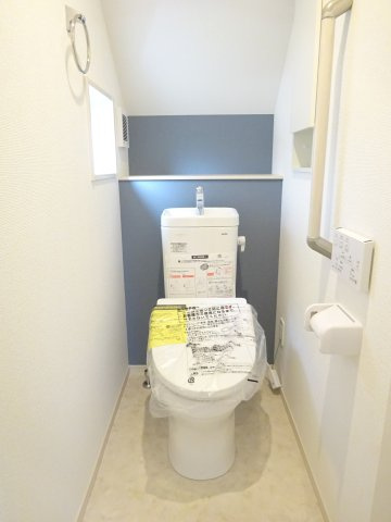 グラファーレ前橋市朝日が丘町　1号棟のトイレ|【イメージ画像】1階トイレです。清潔感のある白を基調としています。
温水洗浄・便座暖房機能の付いた快適なトイレです☆