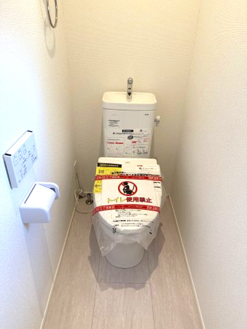 グラファーレ前橋市朝日が丘町　1号棟のトイレ|【イメージ画像】2階トイレです。清潔感のある白を基調としています。
