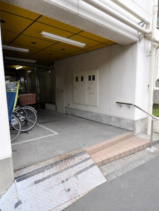 メイゾン南千住のエントランス