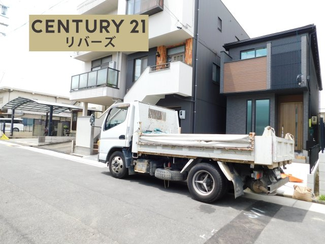 名古屋市南区元桜田町１丁目の新築一戸建の前面道路含む現地写真|☆限定１棟☆　　新価格！！いつでも見学できます♪（お問合せ当日、平日、水曜、夜間でもＯＫ）　前面道路６．３ｍ！　駐車並列２台ＯＫ　リビング２２．２帖♪　床暖房や食洗機など設備充実！　地盤保証２０年！