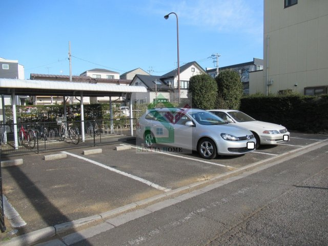 コンコルディアトウキョウウエストの駐車場