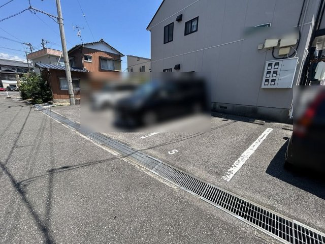 ハイツひばりヶ丘の駐車場