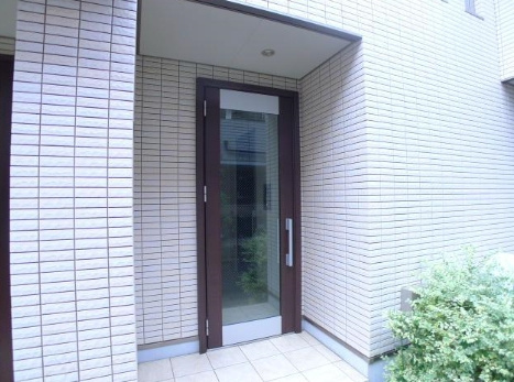 プレジオ亀沢のエントランス
