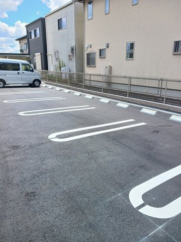 フラワーの駐車場