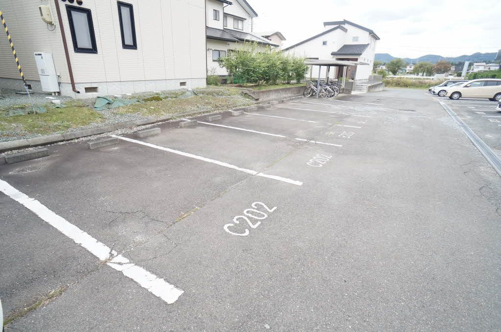 エスメラード Ｃの駐車場