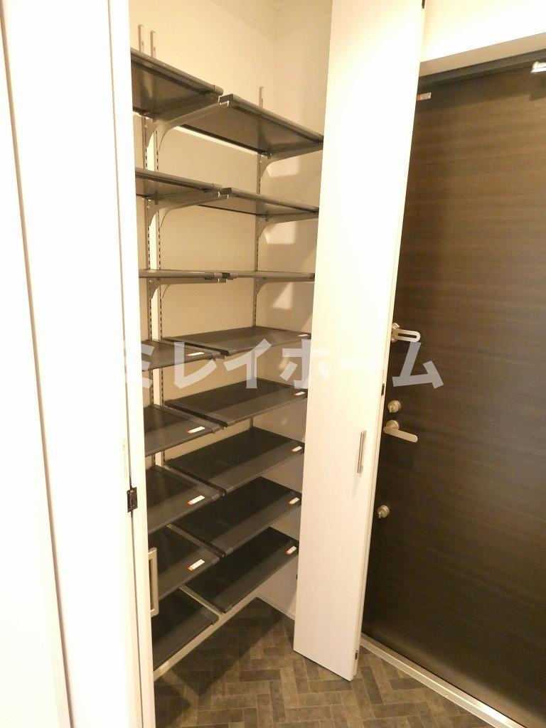 メルヴェーユ久が原の玄関|同建物内、別のお部屋の参考写真になります。