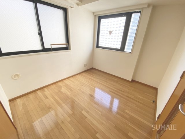 ＡＸＩＳ下町の寝室|二面採光で明るいお部屋です！