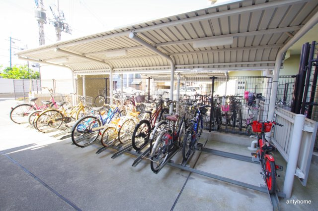 淀川ウエストタワー　仲介手数料無料の駐車場