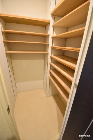 淀川ウエストタワー　仲介手数料無料の収納