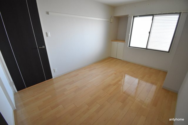淀川ウエストタワー　仲介手数料無料の寝室