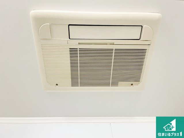 デュオプレステージフォンテーヌ宝殿の冷暖房・空調設備|四季を通して快適なバスライフをお手伝いする浴室暖房乾燥機！浴室の乾燥・暖房・涼風・換気はもちろん、２４時間換気にも対応！