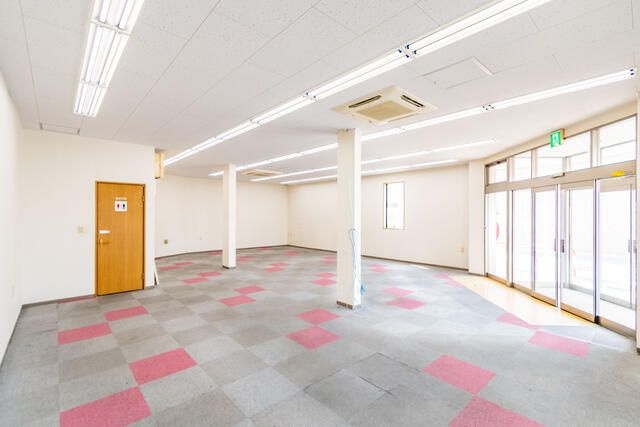 松戸市上本郷の店舗事務所の内装