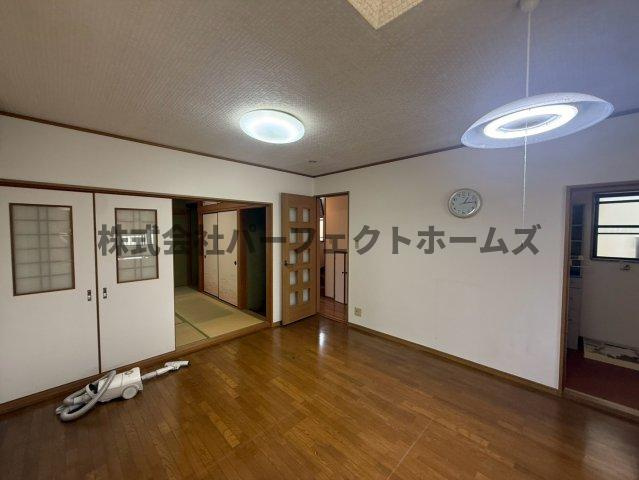藤が尾3丁目戸建　賃貸の居間・リビング|こちらの居間で趣味の時間をお楽しみください