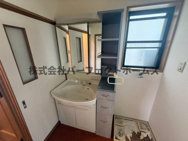 藤が尾3丁目戸建　賃貸の独立洗面台|独立洗面台、朝の身支度には欠かせません