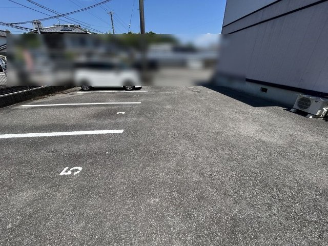 コーポシスルの駐車場