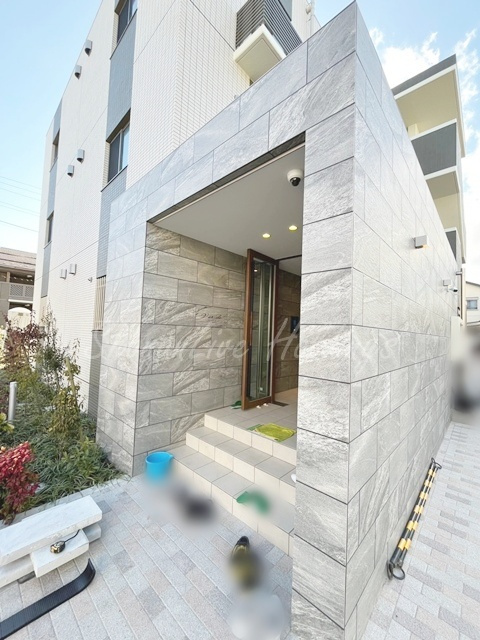 茅ヶ崎市小和田１丁目の賃貸マンションのエントランス