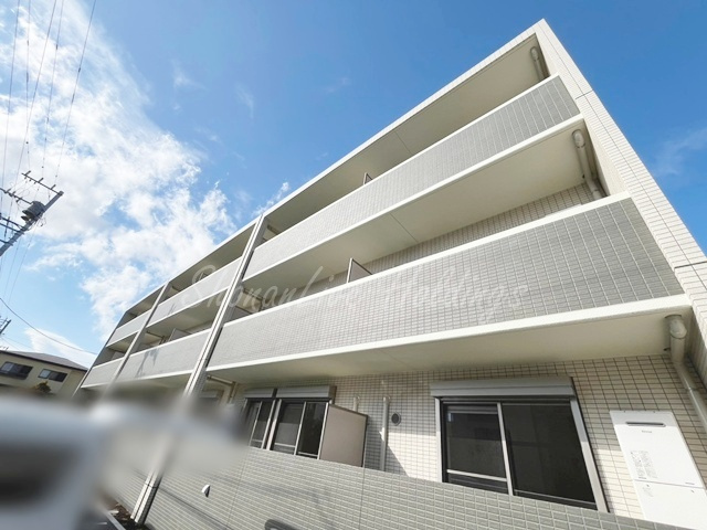 茅ヶ崎市小和田１丁目の賃貸マンションの外観