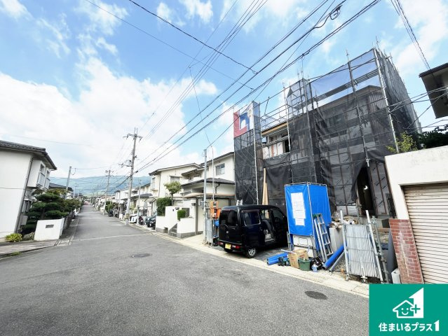 京都市西京区大原野西境谷町　第1期　新築一戸建ての前面道路含む現地写真|周辺は落ち着いた街並みの住宅地！子育てがしやすい住環境です！まだ未完成ですが、現地でしかわからない事もございます。是非一度ご覧ください。
