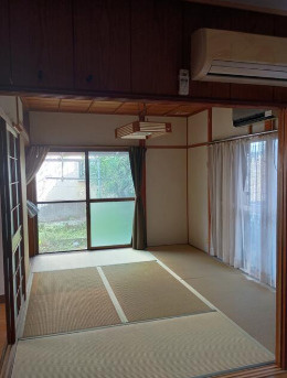 「部屋数豊富」高知市高須3丁目　中古一戸建ての和室|庭を眺めながらゆったり過ごせる和室。