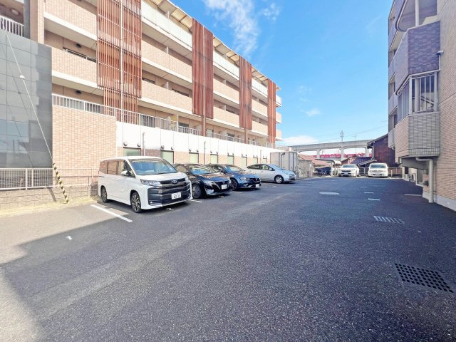 サプリーム大田川の駐車場