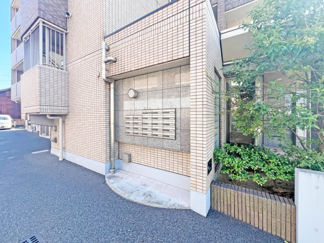 サプリーム大田川のエントランス