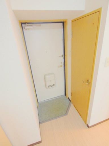 クレスト昭和中の玄関