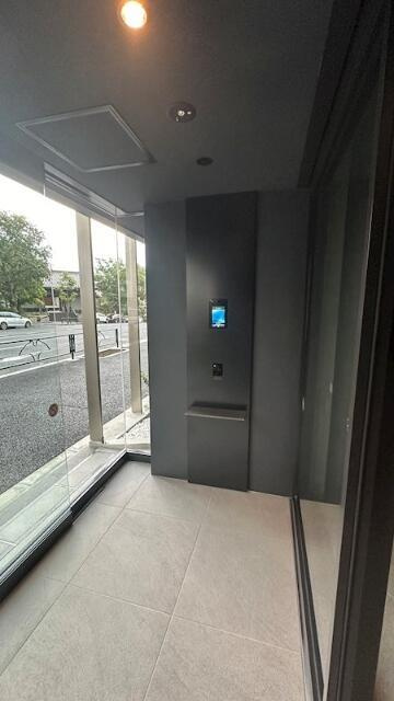 ＺＯＯＭ新宿御苑前のエントランス|毎日通るエントランスはこのようになっています
