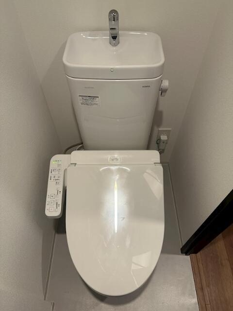 ＺＯＯＭ新宿御苑前のトイレ|ゆったりとした空間のトイレです