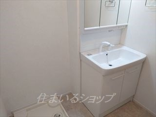 サンフラワー　B棟の洗面所|三面鏡付きシャンプードレッサー
