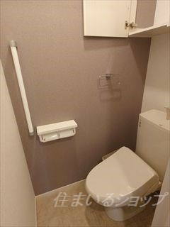 サンフラワー　B棟のトイレ|シャワートイレ・手すり・収納あり