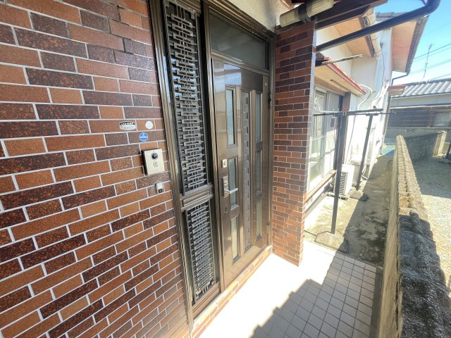 藤田町戸建ての玄関