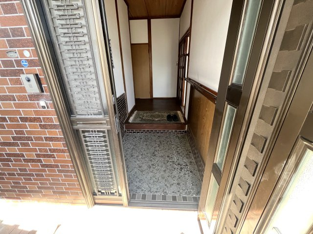 藤田町戸建てのエントランス