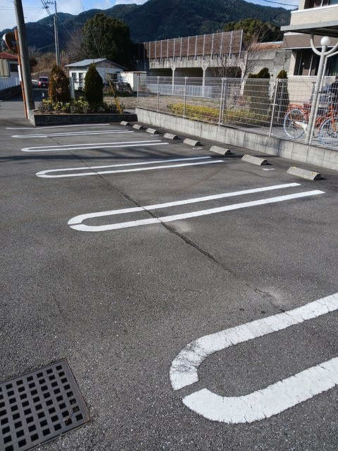 オルフェーブルの駐車場|駐車場