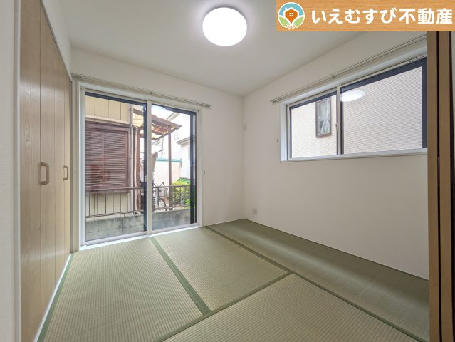 滑川町月の輪6丁目　中古戸建の和室|すぐ横になれる和室は、みんながほっと一息つける空間
ちょっとした休憩や来客時、お子様のお世話にも大活躍しそうですね♪
