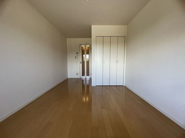 グランドアマレーⅢ番館の居間・リビング|広い洋室★