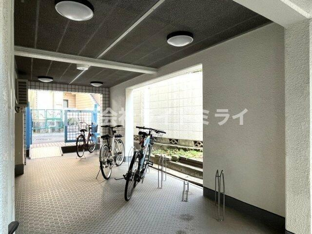 トップ本郷のロビー|駐輪場