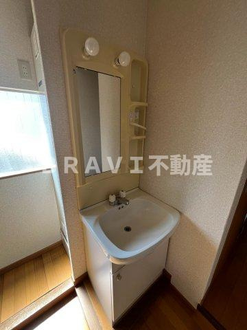 ロイヤル清水谷　BRAVI不動産の洗面所|【ロイヤル清水谷】独立洗面化粧台付き
