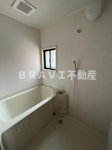 ロイヤル清水谷　BRAVI不動産の浴室|【ロイヤル清水谷】コンパクトで使いやすいお風呂です