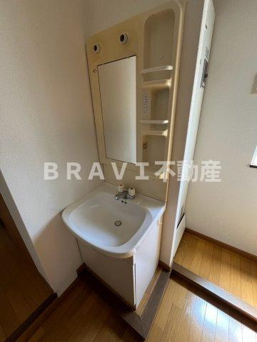 ロイヤル清水谷　BRAVI不動産の洗面所|【ロイヤル清水谷】独立洗面化粧台付き