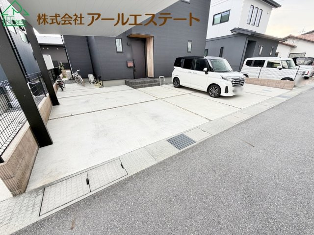 加古郡稲美町加古　　中古戸建の駐車場